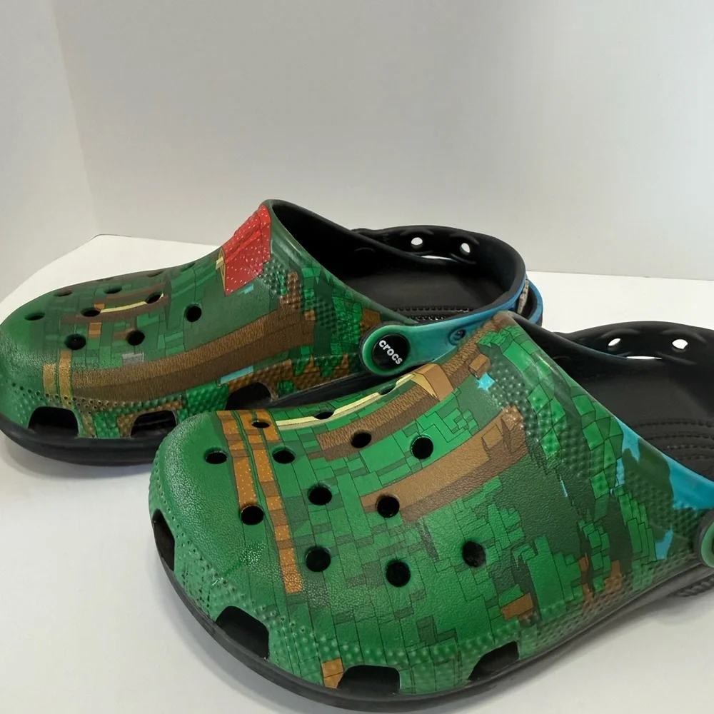 CROCS + Minecraft Printed Clogs, Men’s 4 or Women’s 6, Perfect For A Teen - Picture 2 of 6